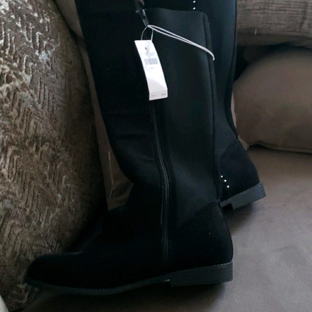 Knee boots